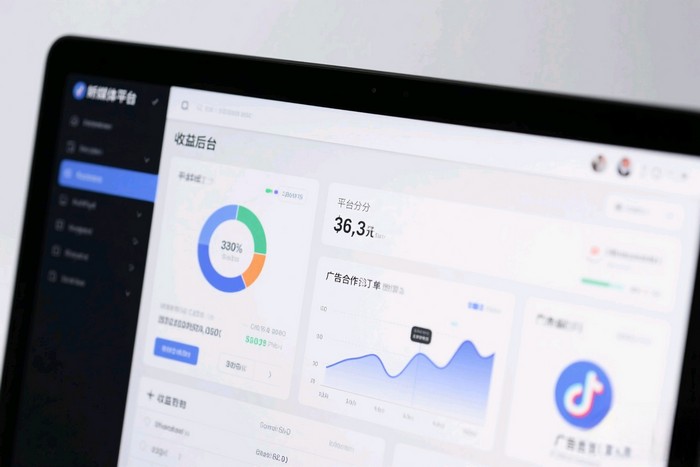 普通人搞自媒体赚钱?3种玩法让你从月入三千到。。。 普通人搞自媒体赚钱?3种玩法让你从月入三千到。。。