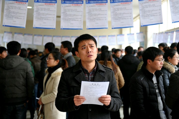 经济下行期普通人破局指南:3 个策略助你 5-10 年不被拖垮 经济下行期普通人破局指南:3 个策略助你 5-10 年不被拖垮