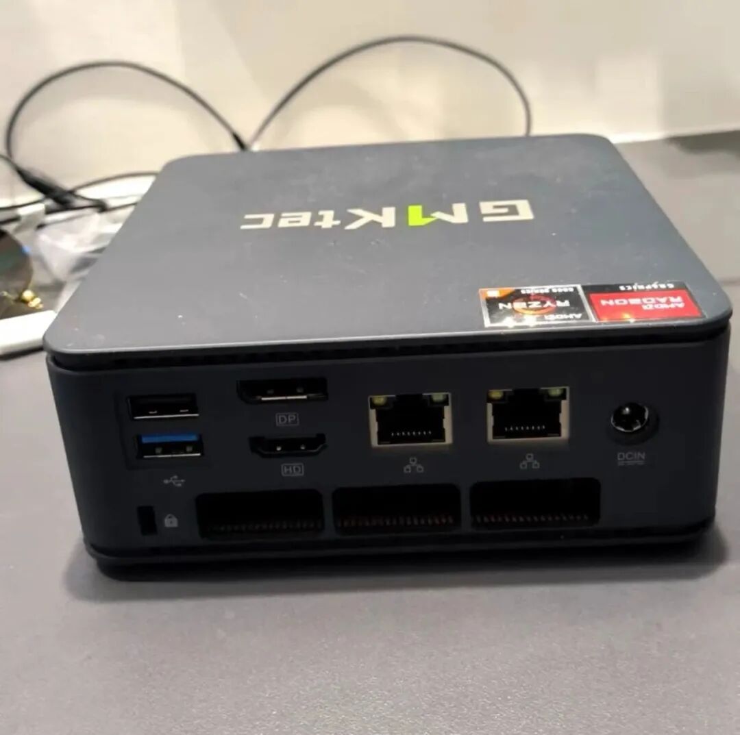 某鱼流出900元迷你主机准系统，整机跑分超120W，2.5g双网口，双盘位最大8TB，还带全功能C口，真电竞性能猛兽！