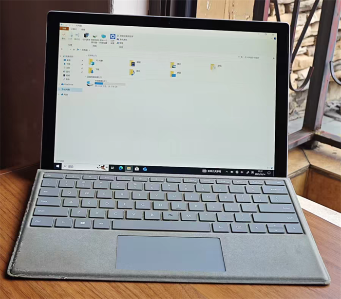 六七百元拿下i5-7300U二合一windows平板，12.3英寸触控显示屏，X86平台软件多，双扬声器+双麦克风
