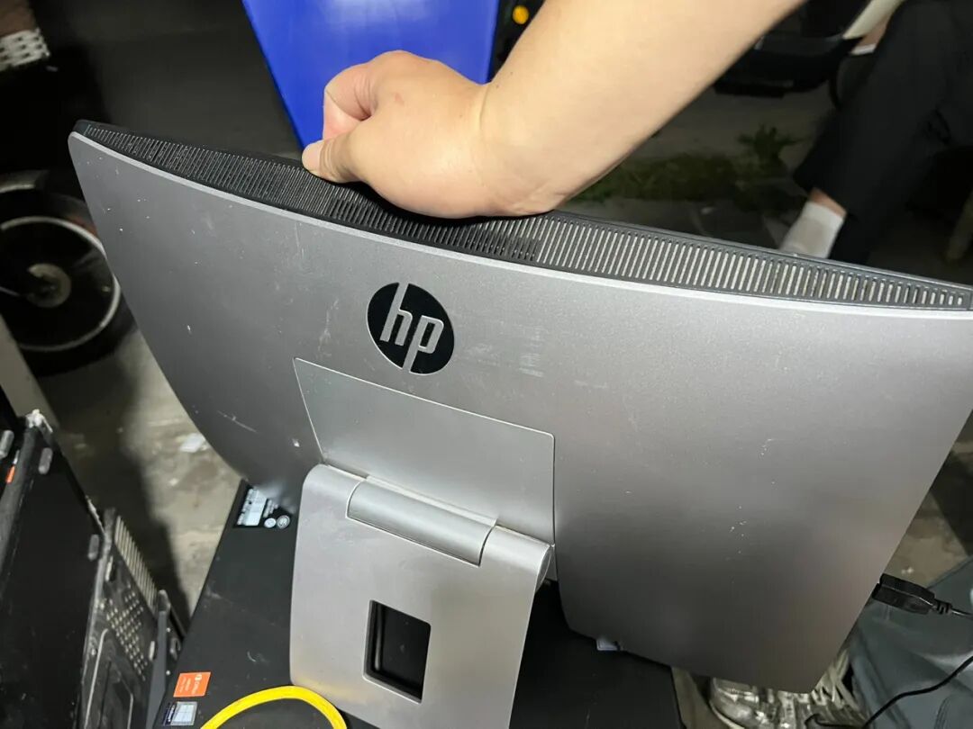 大量400元惠普20寸商用一体机涌入咸鱼，i3-6100+8G内存+128G固态硬盘，还带90W原装电源适配器！