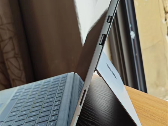 六七百元拿下i5-7300U二合一windows平板，12.3英寸触控显示屏，X86平台软件多，双扬声器+双麦克风